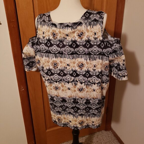 Carribean Joe 2X Woman Cold-Shoulder Tee - Picture 4 of 7